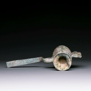Three Chinese archaic bronze wine vessels, Zhou or later — photo 5