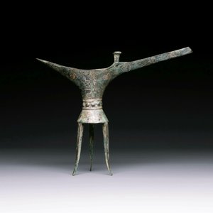 Three Chinese archaic bronze wine vessels, Zhou or later — photo 6