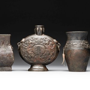 Three Chinese archaistic miniature bronze vases, Song/Yuan — 照片 1