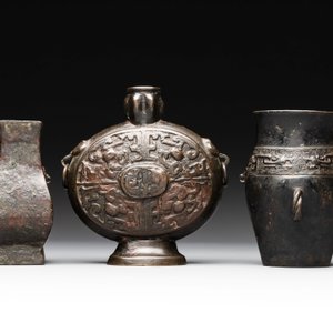 Three Chinese archaistic miniature bronze vases, Song/Yuan — 照片 2