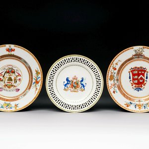 Three Chinese armorial export plates for the English market, Yongzheng — photo 1