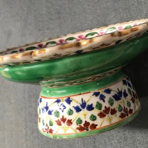 Three Chinese Bencharong-style footed bowls for the Thai market, 19th C. — photo 11