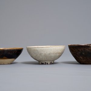 Three Chinese black-, brown- and cream-glazed bowls, Song and later — 照片 3