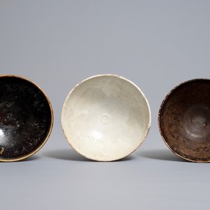 Three Chinese black-, brown- and cream-glazed bowls, Song and later — 照片 6