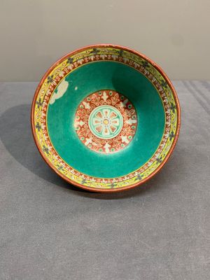 Three Chinese black-ground Bencharong bowls for the Thai market, 19th C. — photo 12