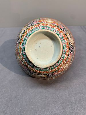 Three Chinese black-ground Bencharong bowls for the Thai market, 19th C. — photo 13