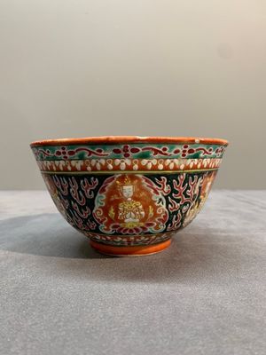 Three Chinese black-ground Bencharong bowls for the Thai market, 19th C. — photo 9