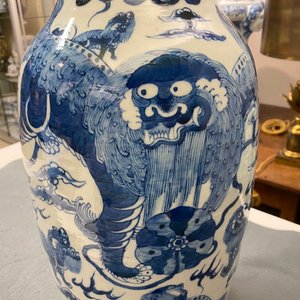 Three Chinese blue and white and celadon-ground 'Buddhist lion' vases, 19th C. — 照片 13