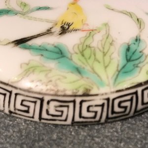 Three Chinese blue and white and famille rose circular boxes and covers, 19/20th C. — photo 18