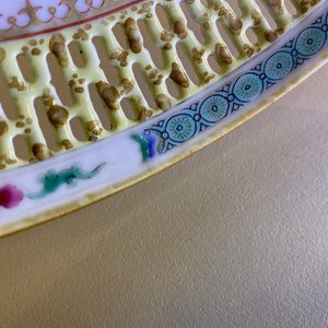 Three Chinese blue and white and famille rose dishes, Kangxi/Yongzheng — 照片 12
