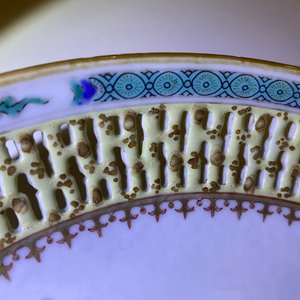 Three Chinese blue and white and famille rose dishes, Kangxi/Yongzheng — 照片 14