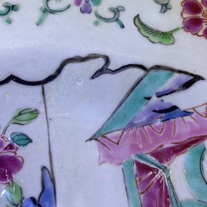 Three Chinese blue and white and famille rose dishes, Kangxi/Yongzheng — 照片 17