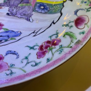 Three Chinese blue and white and famille rose dishes, Kangxi/Yongzheng — 照片 22