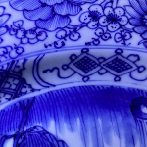 Three Chinese blue and white and famille rose dishes, Kangxi/Yongzheng — 照片 25