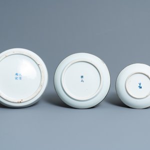 Three Chinese blue and white 'Bleu de Hue' plates and two bowls for the Vietnamese market, 19th C. — photo 3