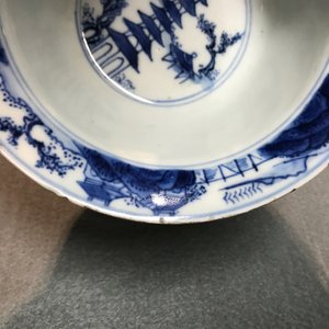 Three Chinese blue and white bowls and a blue ground famille rose vase, Kangxi and 19th C. — 照片 21