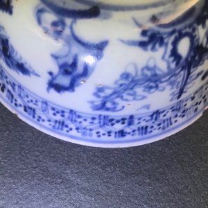 Three Chinese blue and white bowls and a grisaille and iron red vase, Ming and Yongzheng — 照片 27