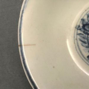 Three Chinese blue and white bowls and a grisaille and iron red vase, Ming and Yongzheng — 照片 29