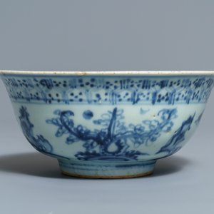 Three Chinese blue and white bowls and a grisaille and iron red vase, Ming and Yongzheng — 照片 8