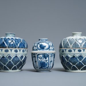 Three Chinese blue and white bowls and covers, Wanli — photo 4
