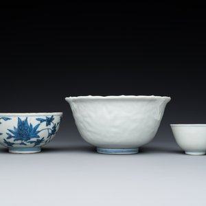 Three Chinese blue and white bowls, Ming — photo 4
