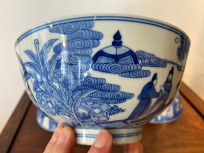 Three Chinese blue and white bowls with figurative design, Xuande mark, 19th C. — 照片 8