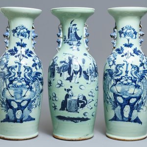 Three Chinese blue and white celadon-ground vases, 19th C. — 照片 1