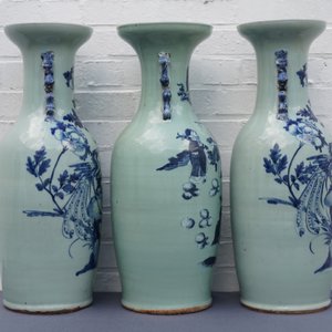 Three Chinese blue and white celadon-ground vases, 19th C. — 照片 8