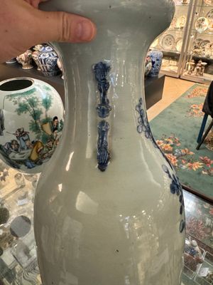 Three Chinese blue and white celadon-ground vases and two famille rose jars, 19/20th C. — photo 13