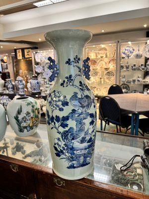 Three Chinese blue and white celadon-ground vases and two famille rose jars, 19/20th C. — photo 16