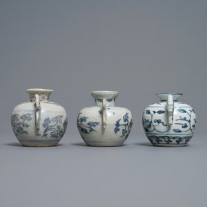 Three Chinese blue and white 'chicken head' water droppers, Ming — 照片 3