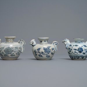 Three Chinese blue and white 'chicken head' water droppers, Ming — 照片 4