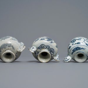 Three Chinese blue and white 'chicken head' water droppers, Ming — 照片 7
