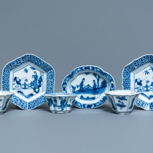 Three Chinese blue and white cups and saucers, Chenghua and hall marks, Kangxi — 照片 1