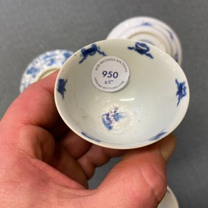 Three Chinese blue and white cups and two saucers, Kangxi — photo 12