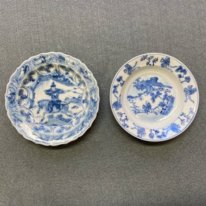 Three Chinese blue and white cups and two saucers, Kangxi — photo 10