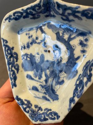 Three Chinese blue and white dishes and two plates, Kangxi — foto 15