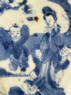 Three Chinese blue and white dishes and two plates, Kangxi — foto 16