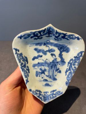 Three Chinese blue and white dishes and two plates, Kangxi — foto 19