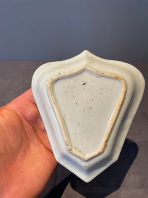Three Chinese blue and white dishes and two plates, Kangxi — foto 21