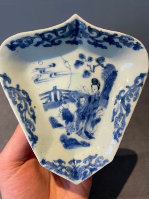 Three Chinese blue and white dishes and two plates, Kangxi — foto 22