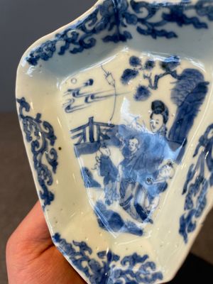 Three Chinese blue and white dishes and two plates, Kangxi — foto 23