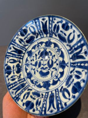 Three Chinese blue and white dishes and two plates, Kangxi — foto 3
