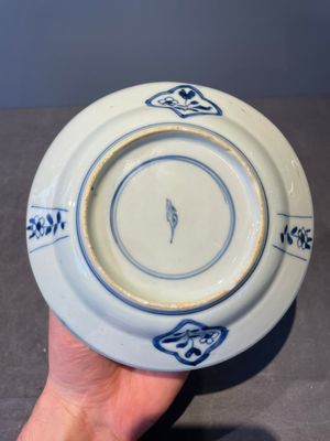 Three Chinese blue and white dishes and two plates, Kangxi — foto 4