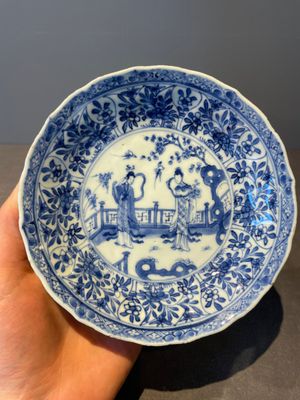 Three Chinese blue and white dishes and two plates, Kangxi — foto 8