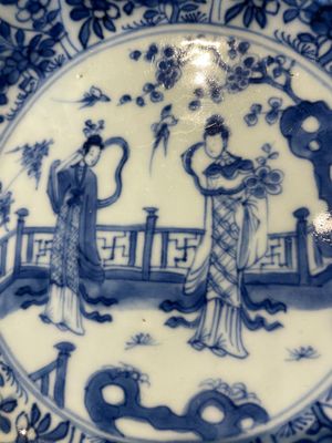 Three Chinese blue and white dishes and two plates, Kangxi — foto 9