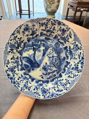 Three Chinese blue and white dishes with figural design, Kangxi — 照片 1