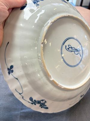 Three Chinese blue and white dishes with figural design, Kangxi — 照片 5