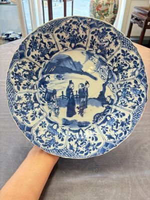 Three Chinese blue and white dishes with figural design, Kangxi — 照片 6