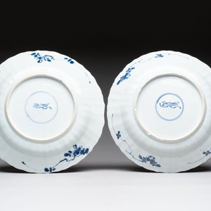 Three Chinese blue and white dishes with figural design, Kangxi — 照片 3